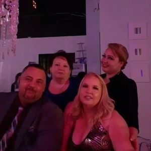 Meet your Posher, Angela rosa